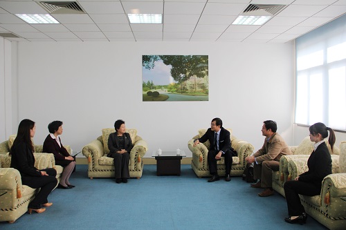 我校樊丽明校长会见财大金融学院杰出校友娄刚先生，我院常务副院长赵晓菊教授、党委副书记刘兵勇等参与会见